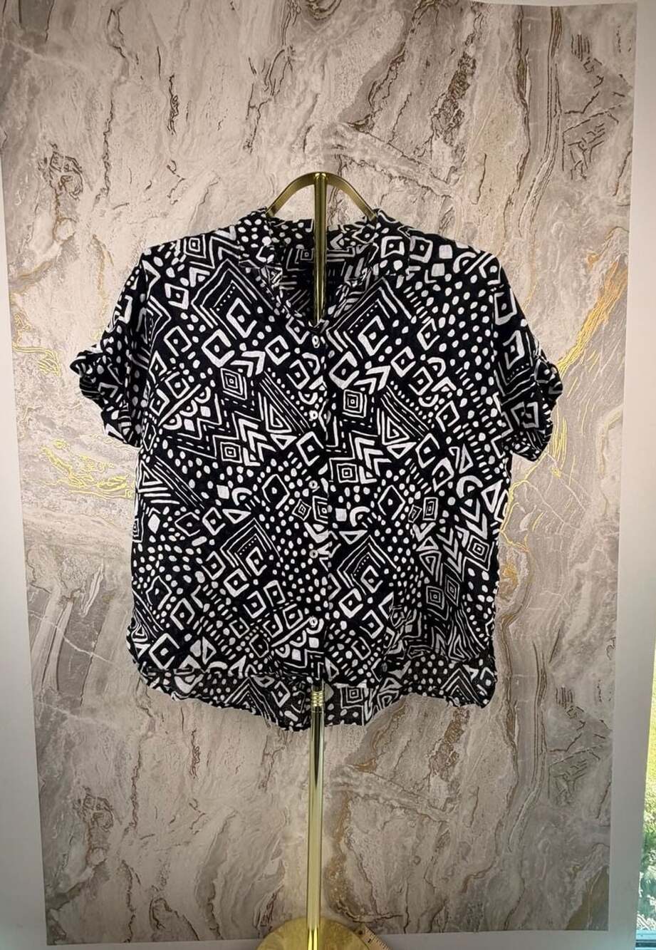 Tahari Black and White Geometric 100% Linen Short Sleeve Button Down Top